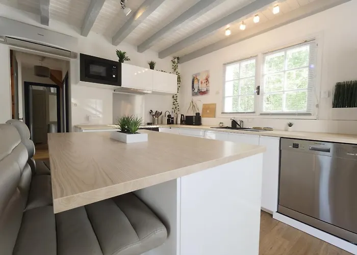 Avec Piscine Pour 8 Feriehus *