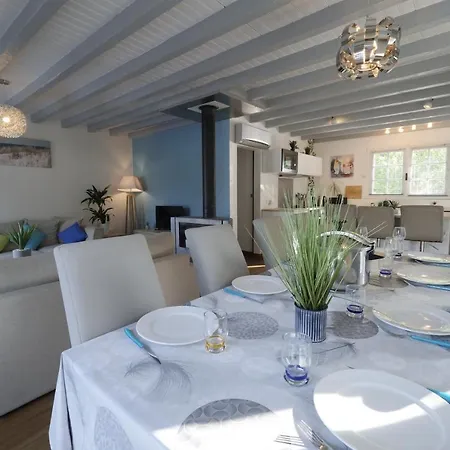 בית נופש Avec Piscine Pour 8 *